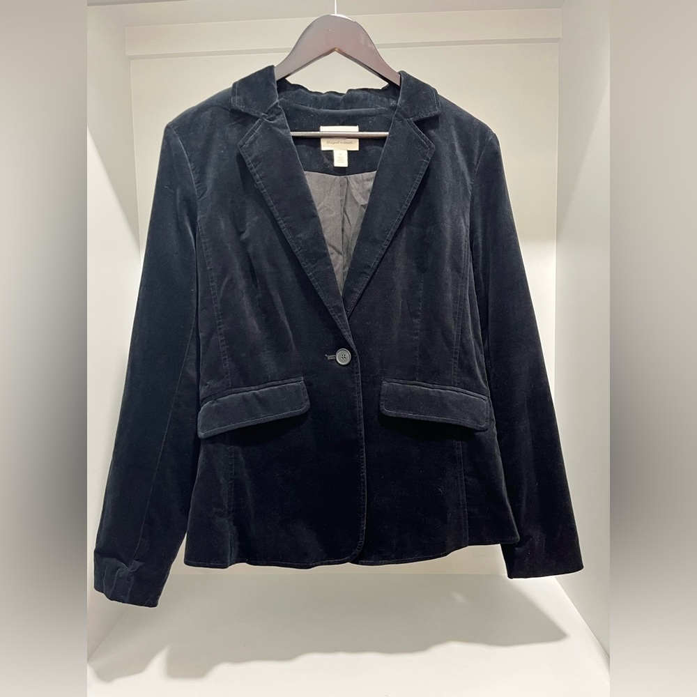 Hinge black one button velvet stretch blazer size medium back box pleats